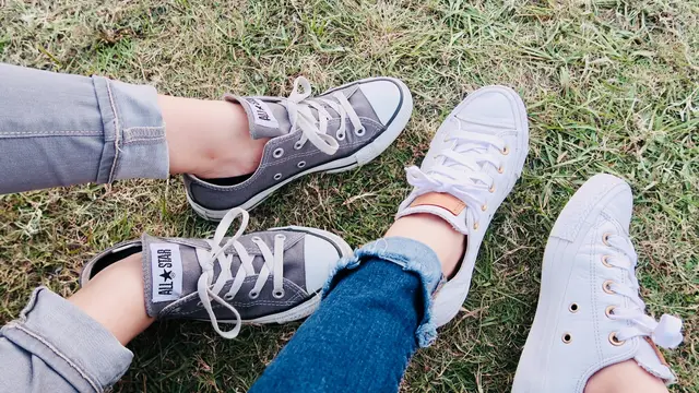 3 Tips Mengikat Tali Sepatu Tanpa Diikat Agar Tetap Bergaya