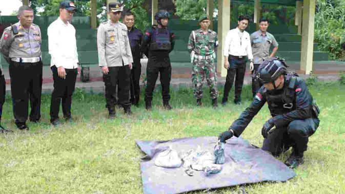 Densus 88 Antiteror Polri Tangkap 2 Pemuda yang Jual Mesiu Lewat Grup WA Huru Hara