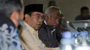 Ketua BPK RI Harry Azhar Aziz (kiri) memberikan sejumlah keterangan seusai melakukan pertemuan tertutup dengan Pimpinan BPK di Gedung BPK, Jakarta, Rabu (11/3/2015). (Liputan6.com/Helmi Fithriansyah)