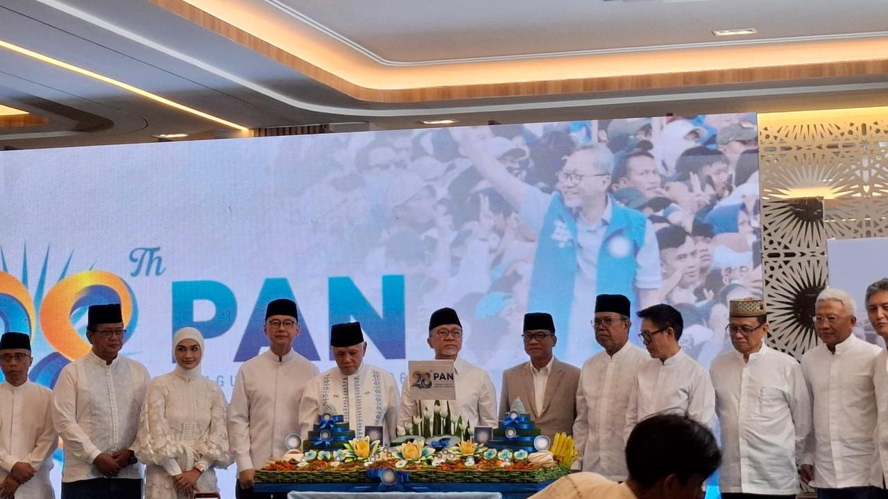 Di Panggung HUT Ke-28, Zulhas Umumkan Instruksi Bantuan PAN Untuk NTT dan Karhutla