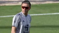 Pelatih Spanyol Luis Enrique tiba untuk sesi latihan di Ciudad del Futbol di Las Rozas dekat Madrid (3/7/2021). Spanyol akan menghadapi Italia pada babak semifinal Euro 2020  di Stadion Wembley, Inggris. (AFP/Javier Soriano)