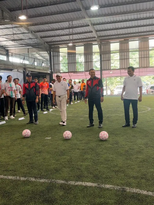 Kepala Kantor Wilayah Kemenkumham DKI Jakarta, Ibnu Chuldun saat membuka turnamen futsal antar UPT di di Lapangan Maestro Kemayoran, Jakarta Pusat.
