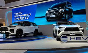 Toyota meluncurkan new Vios Hybrid EV, new Yaris Cross G Hybrid EV, dan new Alphard XE Hybrid di IIMS 2026. (Liputan6.com/Arief Aszhari)