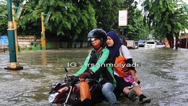 7 Momen Ngakak Penumpang Maksa Naik Ojek Online