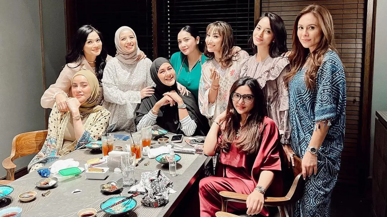 [Fimela] Bukber Artis Cantik