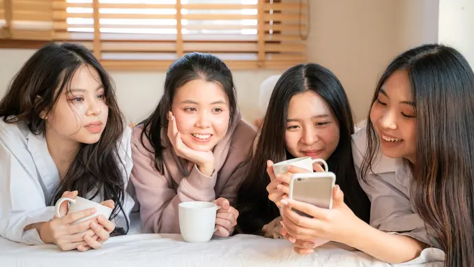 wanita january kombinasi sahabat