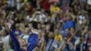 Penyerang Barcelona, Antoine Griezmann berselebrasi usai mencetak gol ke gawang Real Betis pada pertandingan La Liga Spanyol di stadion Camp Nou (25/8/2019). Griezmann mencetak dua gol di pertandingan ini dan mengantar Barcelona menang 5-2 atas Betis. (AP Photo/Joan Monfort)