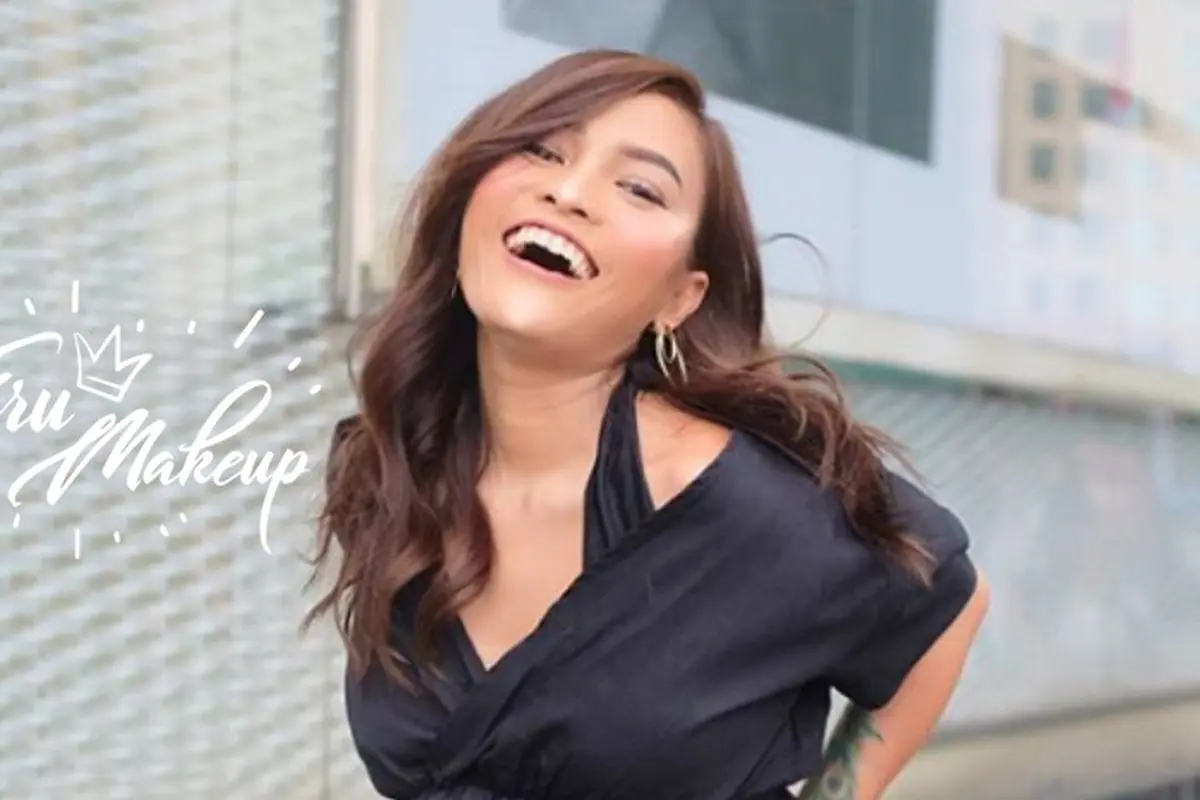 Tiru Makeup: Makeup Glowing Flawless Rachel Goddard yang Memesona