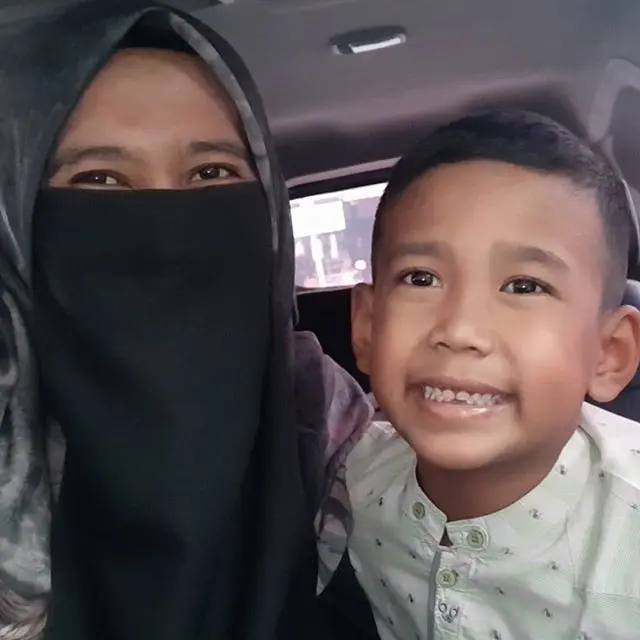 Kini Jualan Rendang, Ini 6 Potret Terbaru Mantan Istri Ustaz Abdul Somad