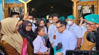 Menko Pemberdayaan Masyarakat (PM) Muhaimin Iskandar meninjau salah satu stasiun pelayanan pemenuhan gizi (SPPG) di Tapanuli Tengah. (Liputan6.com/Radityo Priyasmoro)