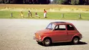 Fiat 500 diproduksi pada tahun 1957 untuk memasok pasar pasca perang dunia kedua. Pada saat itu terdapat ledakan ekonomi, dan hampir seluruh negara besar memiliki permintaan untuk kendaraan namun pasokannya masih sedikit. Walaupun kecil, namun mobil ini terbukti berhasil karena kepraktisannya. Mobilnya memiliki bentuk yang unik dan murah. Pada saat itu Fiat 500 memiliki beberapa varian seperti stasion wagon dan versi sport. (Source: hotcars.com)