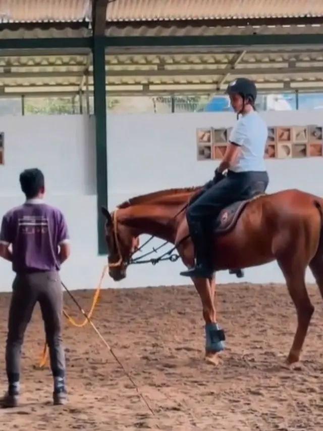 Paula Verhoeven melakukan olahraga berkuda (Instagram/paula_verhoeven)