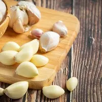 Ilustrasi Bawang Putih Mentah Credit: shutterstock.com