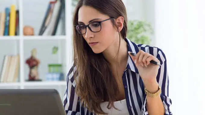 Membuat CV./Copyright shutterstock.com