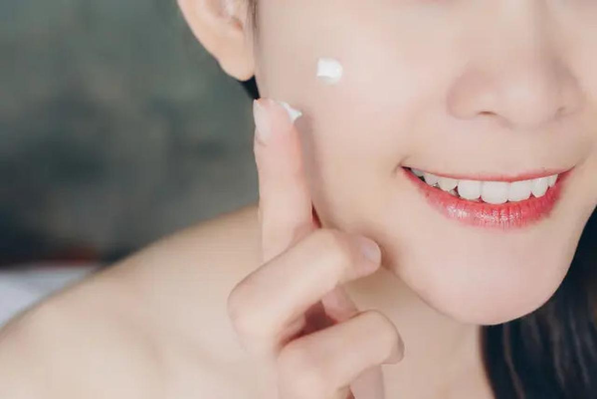 8 Kandungan Kosmetik yang Bahaya Buat Kulit, Awas Jangan Sembarang Pakai
