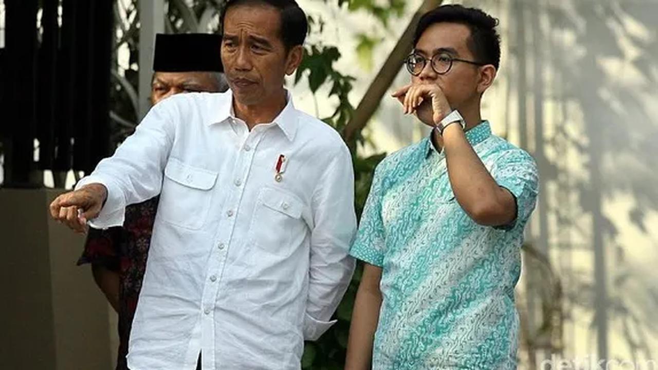 Dikonfirmasi soal dukungannya terhadap Gibran yang dicalonkan sebagai Cawapres? Secara diplomatis,&nbsp;Jokowi&nbsp;menyatakan, jika sebagai orangtua dirinya hanya bertugas untuk mendoakan dan merestui saja.<br>