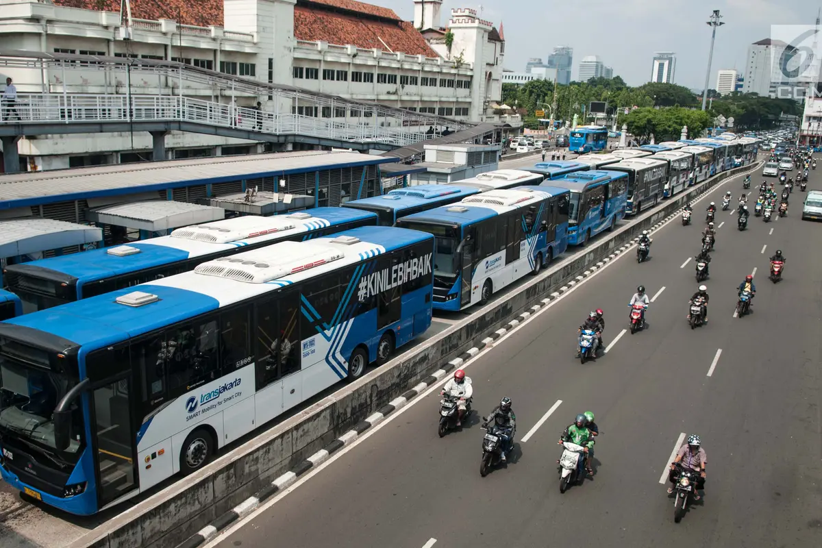 Bus Transjakarta Mogok Beroperasi, Penumpang Terlantar