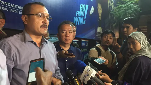 Kadiv Advokasi dan Hukum DPP Partai Demokrat, Ferdinand Hutahaean saat memberikan keterangan soal Andi Arief. (Merdeka.com/Intan Umbari Prihatin)