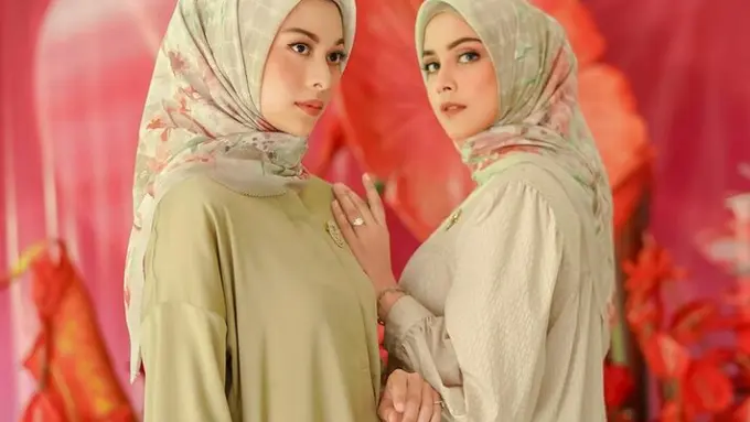 Membawa Keindahan Biota Laut dalam Koleksi Scarf Kolaborasi Buttonscarves x Ria Miranda