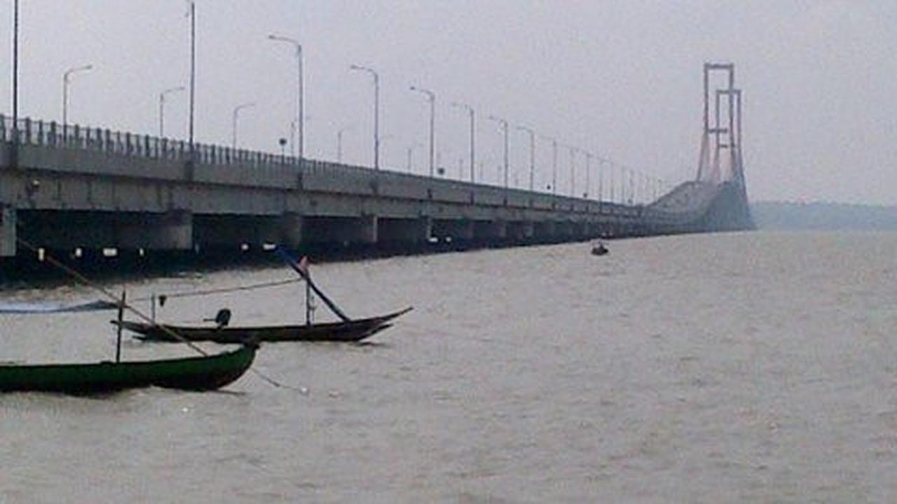 Wanita muda lompat dari jembatan Suramadu, ditemukan tewas di Gresik
