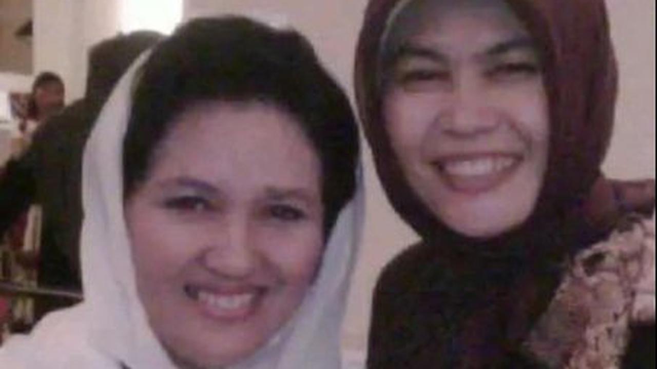 Melansir dari unggahannya di Instagram pribadi @yoyoh.haryani, salah satu artis senior yang sempat berfoto dengannya adalah Alicia Djohar. Diketahui, Alicia Djohar merupakan salah satu artis sekaligus mantan Ratu Bogor tahun 1972 silam.
