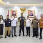 Direktur Utama BPJS Ketenagakerjaan, Anggoro Eko Cahyo, bersama Menteri Pemuda dan Olahraga Republik Indonesia (Menpora RI), Dito Ariotedjo, telah menggelar pertemuan penting di Gedung Kemenpora, Jakarta, Rabu 15 November 2023.