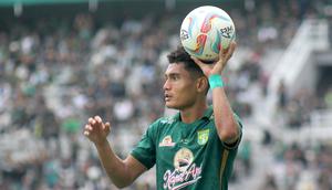 Bek kiri Persebaya Surabaya, Mikael Alfredo Tata. (Bola.com/Aditya Wany)