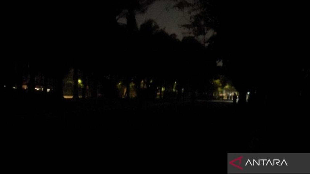 Gelap Gulita Mako Brimob Kwitang: Bentrokan Berlanjut, Gas Air Mata Penuhi Udara Hingga Malam