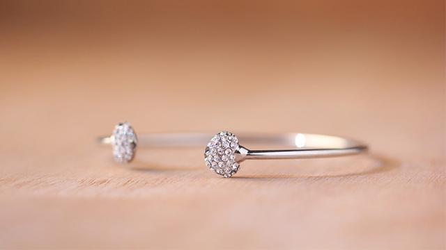 Ilustrasi perhiasan berlian