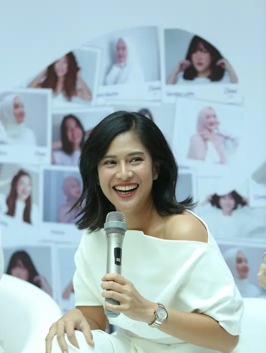 Dian Sastrowardoyo saat sharing session di Dove X Fimelahood di kawasan Menteng, Jakarta Pusat, Kamis (10/10/2019).(Daniel Kampua/© Fimela.com)