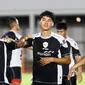 Pemain Timnas Indonesia, Rafael Struick mengikuti sesi latihan bersama skuad Timnas Indonesia di Stadion Madya, Senayan, Jakarta, Minggu (8/9/2024) sore jelang menghadapi Australia pada kualifikasi Piala Dunia 2026, Selasa 10 September 2024. (Bola.com/Abdul Aziz)