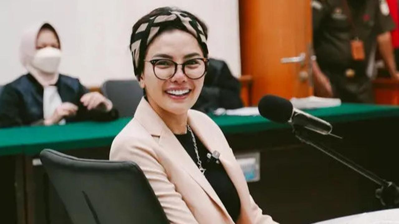 Nikita Mirzani dan Asistennya Diperiksa Polda Metro Sebagai Tersangka Kasus Pemerasan dan Pengancaman