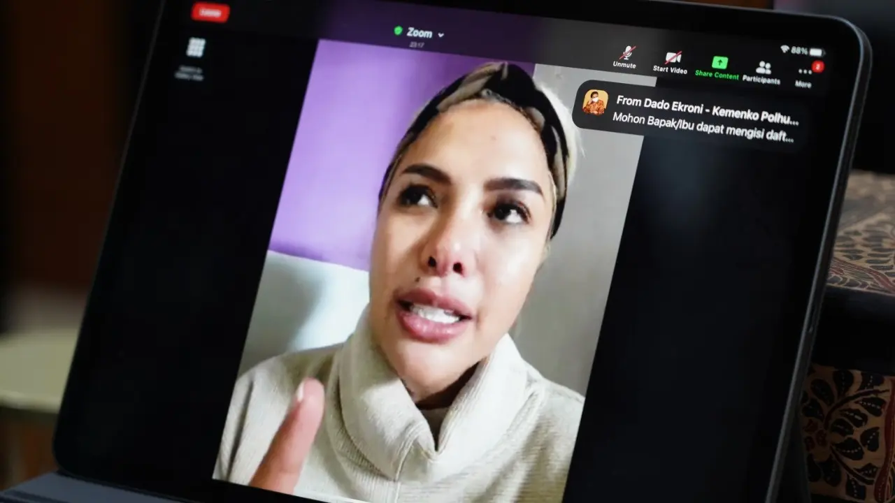 Artis Nikita Mirzani diundang tim kajian UU ITE untuk dimintai pendapatnya secara virtual