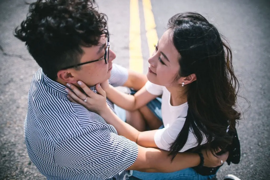 Tipe pacar idaman nggak selalu berbanding lurus dengan kebutuhan rohani. (Foto: unsplash.com/Jeremy Wong)