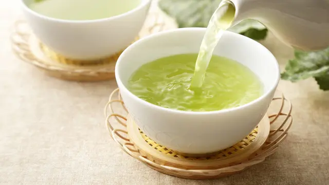 Benarkah Teh Hijau Efektif Atasi Karies Gigi? (Nishihama/Shutterstock)