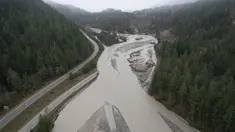 Foto udara kerusakan yang disebabkan hujan lebat dan tanah longsor terlihat di sepanjang Coquihalla Highway dekat Hope, British Columbia, Kanada, Kamis (18/11/2021). Hujan dan tanah longsor di provinsi British Columbia menyebabkan banjir besar. (Jonathan Hayward/The Canadian Press via AP)