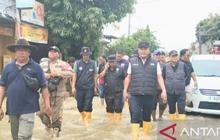 Wabup Karawang Tinjau Lokasi Banjir, Salurkan Bantuan Logistik Mendesak
