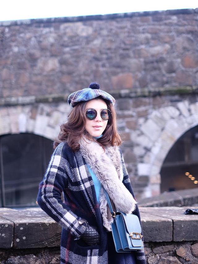 7 Potret Nurbaeny Janah, Asisten Hotman Paris Saat Liburan