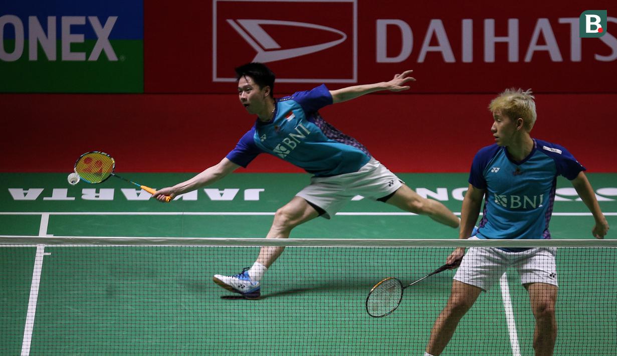 Memasuki game kedua, Liu Yu Chen/Ou Xuan Yi tampil luar biasa dengan mengandalkan pertahanan apik yang sulit ditembus The Minions. Marcus/Kevin pun kalah telak 8-21 pada game kedua. (Bola.com/Bagaskara Lazuardi)