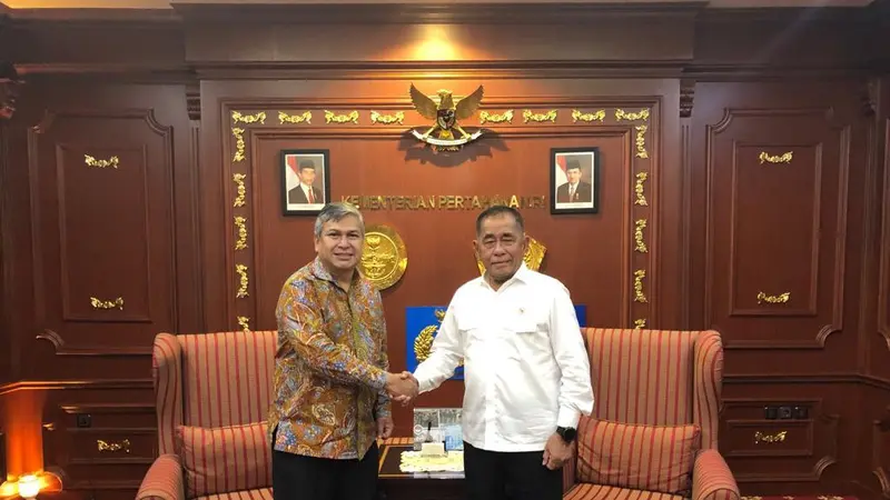 Duta Besar Indonesia untuk Mesir, Helmy Fauzi bersama Menteri Pertahanan, Ryamizard Ryacudu. (Dokumentasi Kemlu)