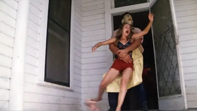 Tangkapan Layar Film Texas Chainsaw Massacre (sumber: youtube.com/TheTexasChainsawMassacre)