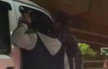 ⁠Begal di Jakarta Makin Terang-terangan, di Pintu Tol Tenteng Sajam Bak Jagoan Todong Pemobil