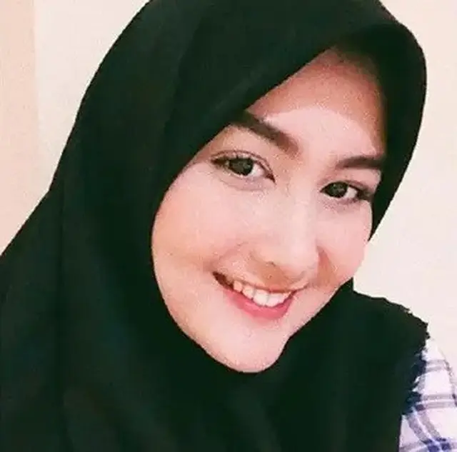 7 Potret Talitha Curtis berhijab saat ikut kajian, bahagia dapat tiket umrah