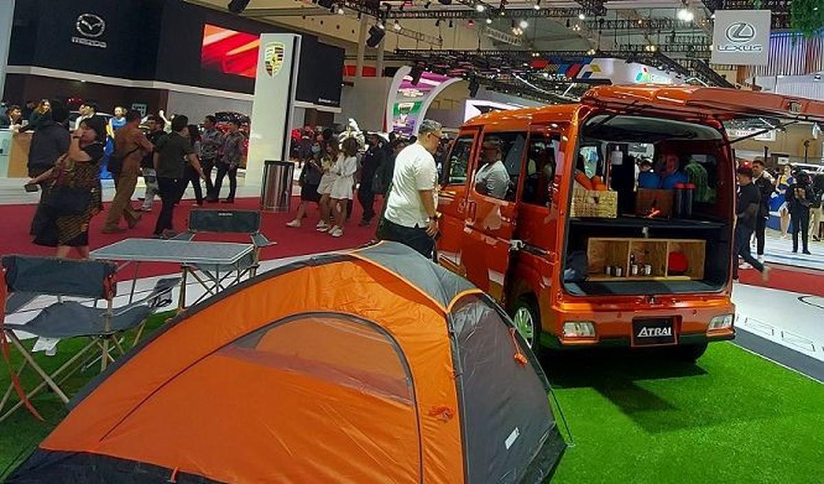 "Daihatsu menampilkan Atrai di GIIAS 2023 sebagai salah satu kei car terlaris di Jepang. Atrai juga
multifungsi yang&nbsp; dapat digunakan berbagai aktivitas, seperti kegiatan sehari-hari, rekreasi,
keperluan bisnis, sekaligus kendaraan ramah lingkungan