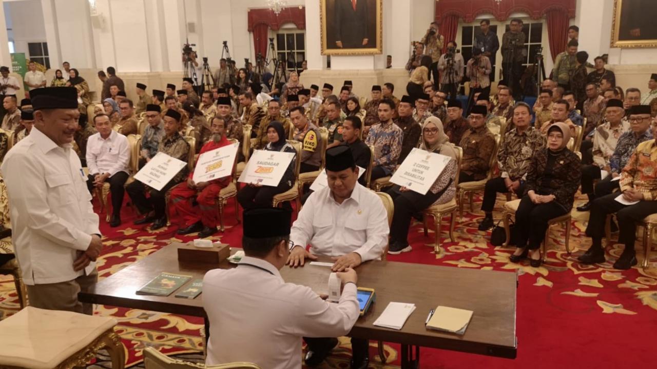 VIDEO: Momen Serius Kapolri & Letkol Teddy Bicara Empat Mata dekat Prabowo Usai Bayar Zakat di Istana
