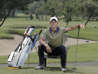 Pegolf Indonesia, Narajie Emerald Putra, berpose usai latihan di Padang Golf Modernland, Tangerang, Rabu (28/3/2018). Narajie akan memeprkuat tim golf indonesia di 2 nomor yaitu individual putra dan beregu putra. (Bola.com/M Iqbal Ichsan)