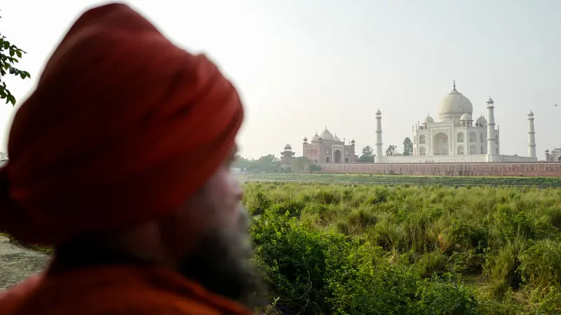 Taj Mahal Berubah Warna