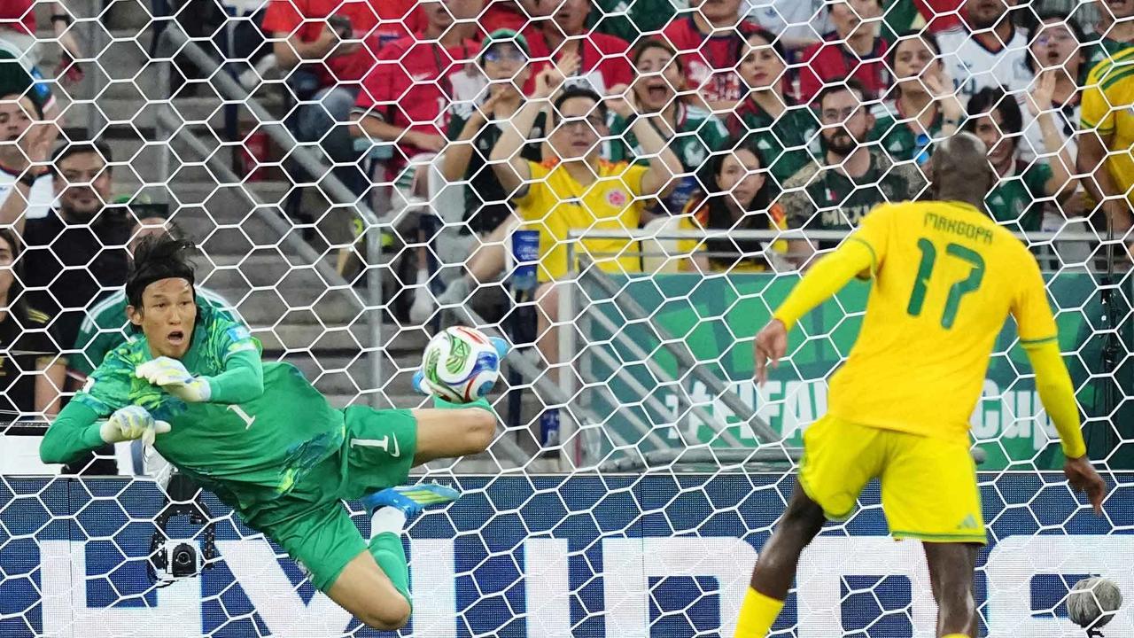 FOTO: Afrika Selatan Cetak Sejarah Lolos ke 32 Besar Piala Dunia