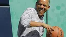 Presiden AS Barack Obama bermain basket saat perayaan Paskah Egg Roll di Gedung Putih,  Washington DC, Senin (6/4/2015). (Reuters/ Jonathan Ernst) 