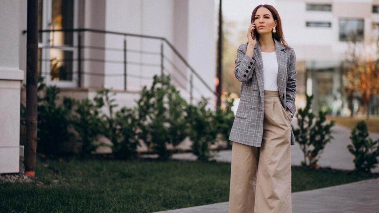 7 Inspirasi Mix and Match Model Celana Lebar yang Nyaman dan Stylish, Bisa untuk Outfit Nongkrong